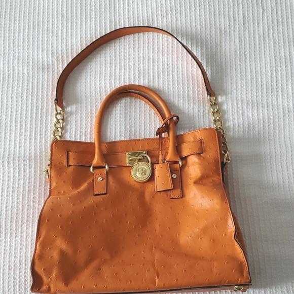 Michael Kors vintage Hamilton handbag.  Burnt orange color. Includes dust bag - Picture 4 of 12